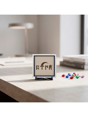 Miawiki Hilal ve Yıldız Motifli Göktürk Alfabesi Türk Objesi Masa Süsü - Ince Zevkleri Yansıtan Bir Detay, Yeni Iş Yerini Güzelleştiren Dekoratif Hediye (Minimalist) 10X10 cm
