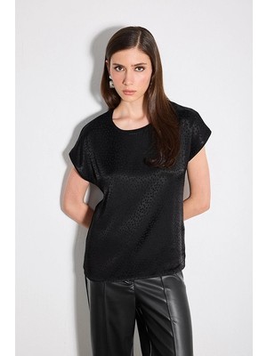 Gusto Yuvarlak Yaka Önü Puantiyeli Jakar Tshirt - Siyah