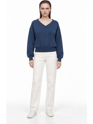 Hakke V Yaka Crop Fit Sweatshirt