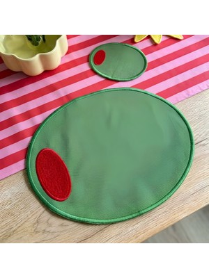 Solterra Design Kırmızı Domates ,  Yeşil Zeytin ,  Sarı Limon ,  Nakışlı 4 Parça Amerikan Servis ve Bardak Altlığı Seti (2 Adet Servis + 2 Adet Bardak Altlığı)