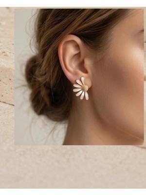 B&t Tarz Kombin Parçası Çiçek Model Küpe