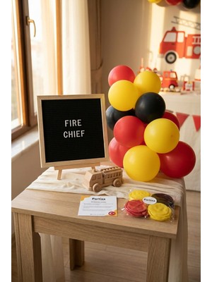 Partixa Itfaiyeci Temalı Doğum Günü Süsleme Mini Set Siyah Keçe Yazı Panosu Standlı Balon Zincirli Itfaiye Aracı Konsepti