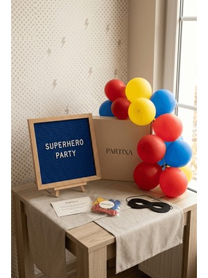 Partixa Süper Kahraman Doğum Günü Süsleme Mini Set Koyu Mavi Keçe Yazı Panosu Standlı Balon Zincirli