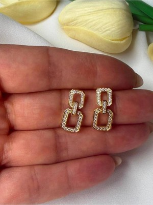 Goldensisters Jewelry Altın Rengi Üzerine Zirkon Taşlı Minimal Küpe