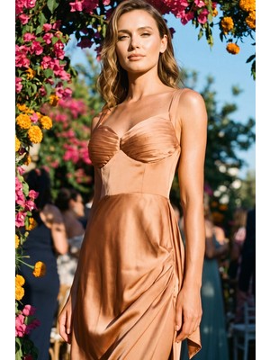 Fashion Cocktail Büstiyer Kesim Akışkan Dokulu Asimetrik Etekli Yırtmaçlı Kalın Askılı Dekolte Etekli Nişan Davet Kokteyl Saten Abiye Elbise
