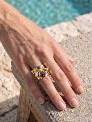 Fem Bijoux 22K Altın Kaplama Arı Figürlü Dövme Dokulu Geniş Kadın Yüzük - Özel Tasarım Otantik Yüzük