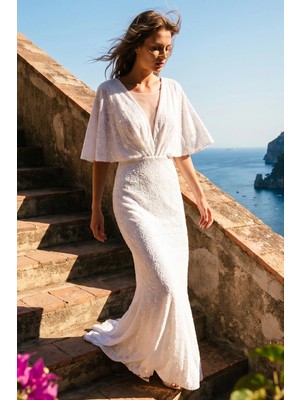 Fashion Cocktail Işıltılı Pullu Volanlı Yarasa Pelerin Kol Maxi Boy V Yaka Sırt Detaylı Beyaz Payetli Balık Kesim Nikah ve After Party Gece Abiye Davet Kokteyl Elbisesi