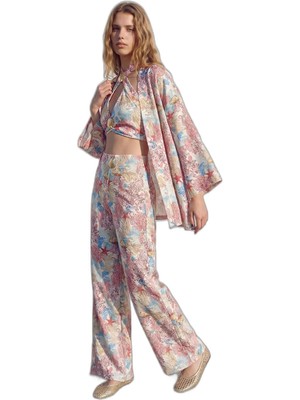 Üstüner Çiçek Desenli Kısa Kimono Pembe