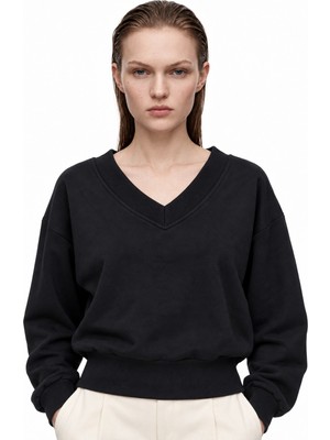 Hakke V Yaka Crop Fit Sweatshirt