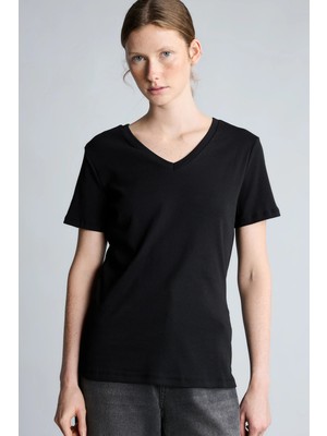 DeFacto %100 Pamuk Slim Fit V Yaka Basic Düz Ribana Kısa Kollu Tişört I1080AZ26AU