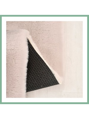 Bşk Virgo Youdayhomecollection Tavşan Poly Peluş Halı Model Oturma Odası Halısı · Ebat: 80X80 BSK2026