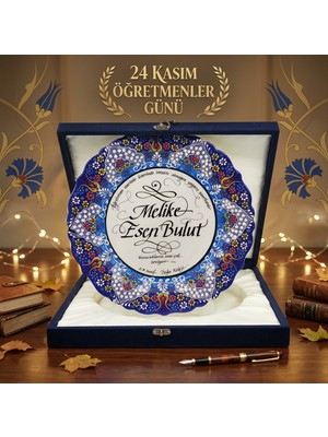 Hatyazan Öğretmenler Gününe Özel Kişiye Özel Kaligrafi Yazılı El Yapımı Kütahya Çini Tabak – Kadife Kutulu Plake