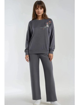 Fiolin Nakışlı Bisiklet Yaka Sweatshirt ve Düz Paça Pantolon Ikili Takım