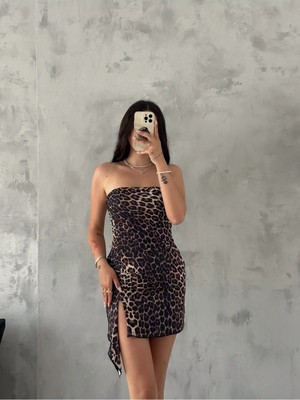 Fiolin Kadın Leopar Desenli Straplez Yırtmaçlı Mini Elbise