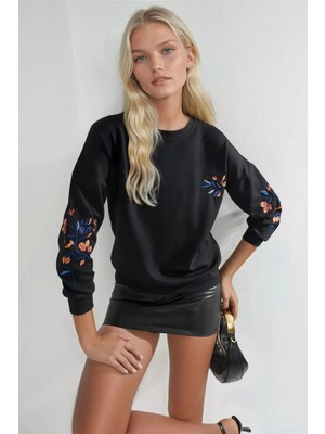 Fiolin Modal Dokulu Işlemeli Bisiklet Yaka Sweatshirt