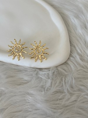 Revoia Güneş Motifli Gold Küpe