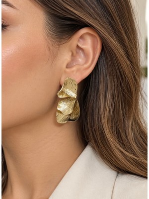 Mel and Co Çiçek Plaka Gold Küpe