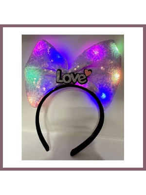 Bezos LED Işıklı 3 Farklı Fonksiyonda Yanan Gümüş Love Yazılı Lila Fiyonk Taç 20X17 cm Bzss