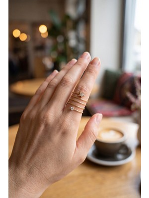 Eco Lounge Pirinç Gold Renk Spiral Zirkon Taşlı Yıldız Model Kadın Yüzük