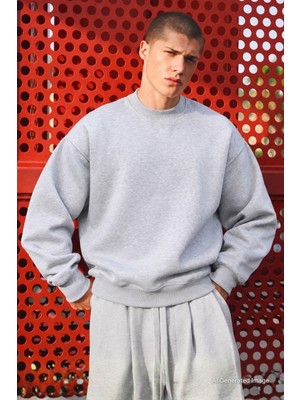 Madmext Gri Bisiklet Yaka Oversize Şardonlu Basic Erkek Sweatshirt 6048
