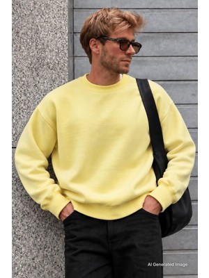 Madmext Sarı Bisiklet Yaka Oversize Şardonlu Basic Erkek Sweatshirt 6048