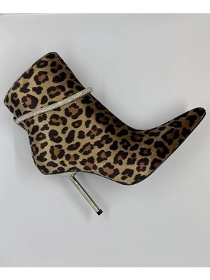 Purple Shoes Kadın Taş Aksesuarlı Topuklu Leopar Bot