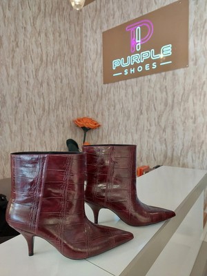 Purple Shoes Bordo Kısa Deri Kroko Alçak Topuk Bot