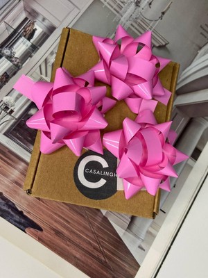 Pembe Yıldız Fiyonk Süs 9 Adet 4,5x4,5 cm – Kendinden Yapışkanlı Hediye Paketi Süslemesi, Doğum Günü ve Özel Gün Dekoru