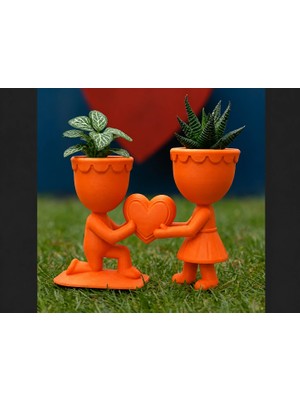 Urfakent 3D Baskı Aşk Saksısı - Kalp Tutan Çift Figürlü Dekoratif Saksı - Turuncu