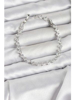 İlkyaz Fashion Ifk Kare Zirkon Taşlı Gümüş Renk Pirinç Su Yolu Kadın Bileklik TCXBB8325