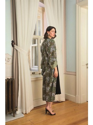 Arias Closet Çiçek Yaprak ve Etnik Desenli Dantelli ve Dekolteli Sabahlık Takımı