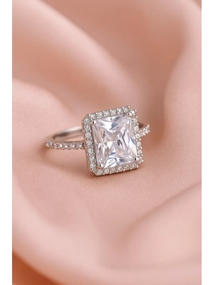 Crystal Diamond Zirconia Işıklı Kutuda 5 Karat Baget Yüzük