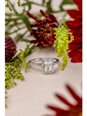 Crystal Diamond Zirconia Kadın Baget Yüzük