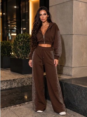Mareandpanda Kadın Taş Baskı Detaylı Fermuarlı Crop Sweatshirt ve Geniş Paça Eşofman Takımı