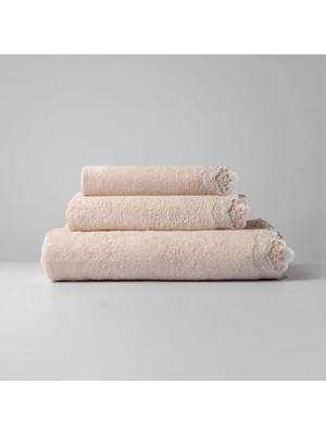 Gül Güler Dantelli Banyo Havlusu Açelya