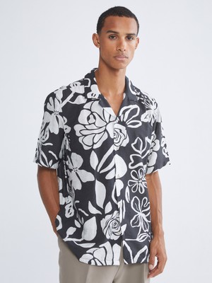LC Waikiki Lcw Vision Siyah Regular Fit Resort Yaka Kısa Kollu Desenli Viskon Erkek Gömlek