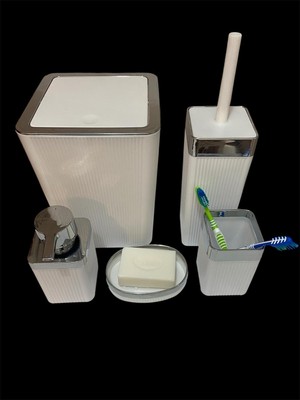 Odea Tr Modern Banyo Seti, 5 Parça, Siyah Oluklu Tasarım, Diş Fırçalığı, Sıvı Sabunluk, Çöp Kovası ve Aksesuar Tutucular