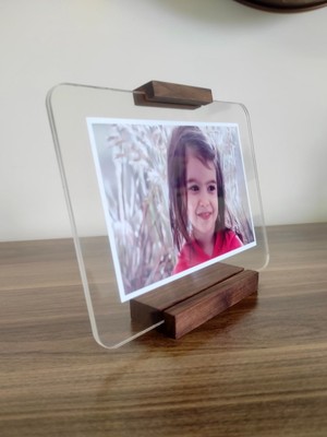 Rafta Limon Dekor Ceviz Masif Ahşap Fotoğraf Standı - El Yapımı Şeffaf Akrilik Yüzer (Floating) Çerçeve ve Botanik Sergileme Standı (14 x 19)