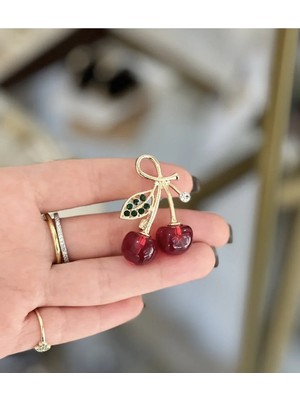 LinAlya Jewelry Kiraz Broş Yeşil Taş Detaylı