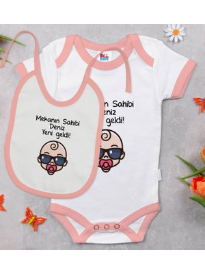 BK Gift Bk Kids Kişiye Özel Mekanın Sahibi Yeni Geldi Tasarımlı Pembe Bebek Body Zıbın ve Mama Önlüğü Hediye Seti 9-12 Ay