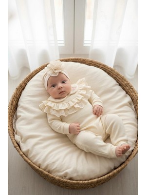 Zeynuko Kız Bebek Dantelli Fistolu 3-6-9 Ay Şapkalı Tulum Seti Yenidoğan Hastane Çıkışı Bebek Kıyafeti