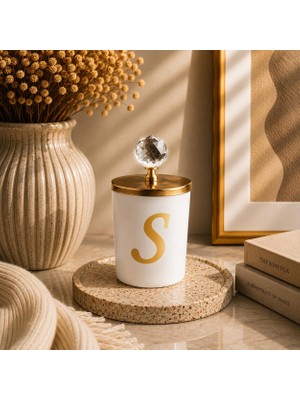 Die Grup Tr Kişiye Özel Harfli Kokulu Bardak Mum - Kristal Tepelikli Özel Tasarım Beyaz Cam Mum, Ev ve Oda Kokusu, Hediyelik Dekoratif Mum 150G (Gold, Vanilya, D)