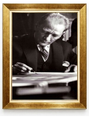 Giyense Tablo Siyah Beyaz Atatürk Çalışma Masasında Nostaljik Çerçeveli Tablo