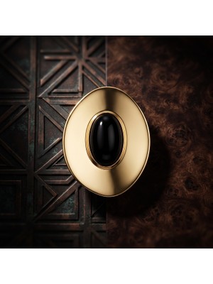 Mysofya Gold Plaka Detaylı Siyah Taş Oval Küpe
