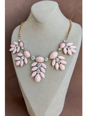 Dore Collection Wednesday - Enid Pink Kabaşon Taşlı Geometrik Çiçekli Yaka Kolye