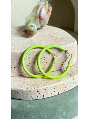Dore Collection Neon Fıstık Yeşili Ince Halka Küpe – Trend Mat Renkli Büyük Boy Kadın Halka Küpe