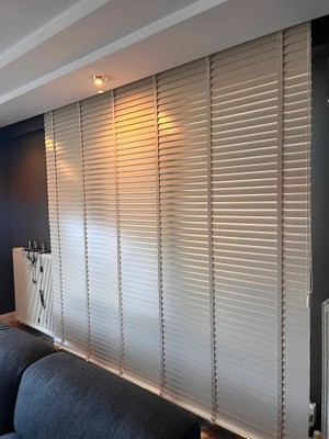 Krem Fildişi - 50 mm Redüktörlü Ahşap Jaluzi Perde – Ev ve Ofis Için Doğal Ihlamur Ağacı SJ-509