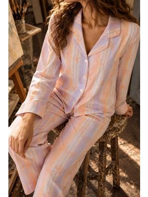 Bella Notte Çok Renkli Pamuklu Pastel Çizgili Fiyonk Desenli Düğmeli Uzun Kollu Pijama Takımı