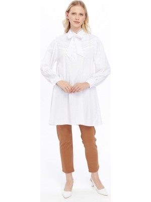 Apsen Collection Apsen Kadın Beyaz Fular Yaka Düğmeli Dantel Detaylı Salaş Poplin Tunik 4063-90
