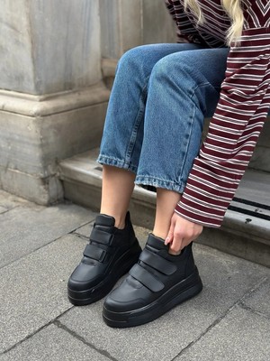 Erva'nın Butiği Siyah Cilt (Cerrely) Gizli Topuk Dolgu Topuk 8 cm Boy Uzatan Sneakers